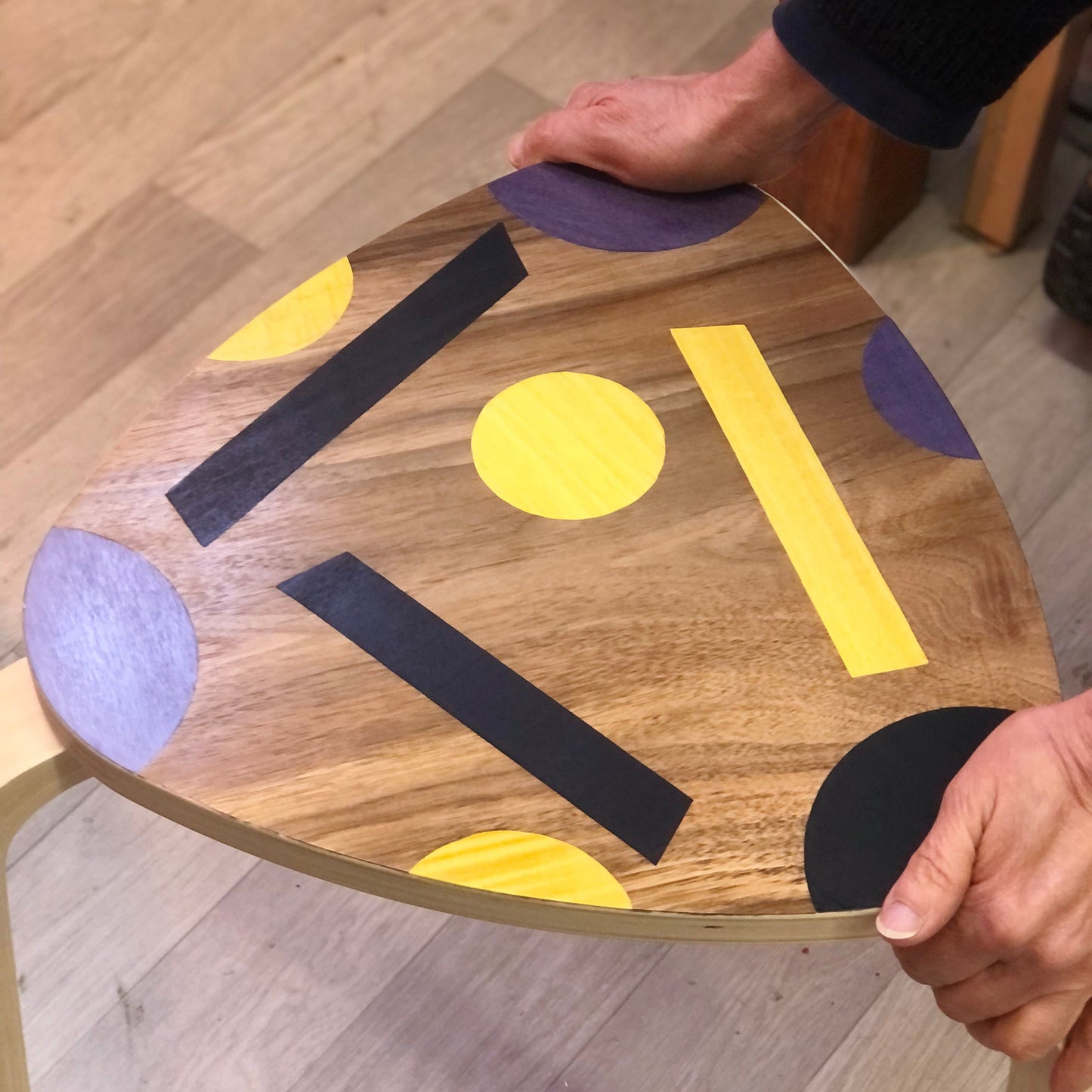 Décorer son tabouret en marqueterie contemporaine - Atelier 7h00