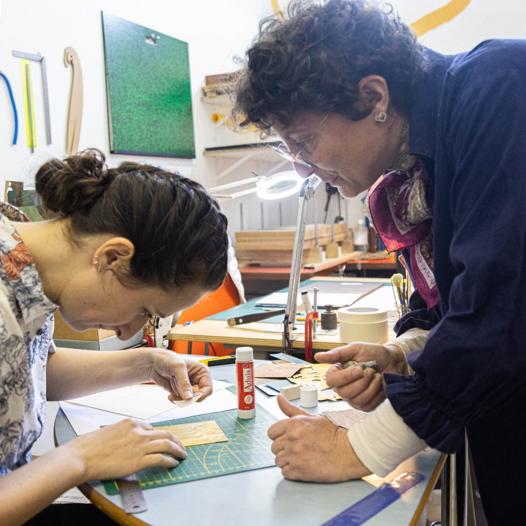 Découvrir les techniques de marqueterie avec un artisan d'art 