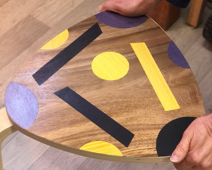 Décorez votre tabouret en marqueterie contemporaine