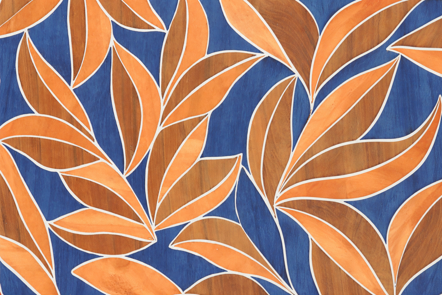 Détail de marqueterie cloisonnée bois et cuivre, motif abstrait aux lignes cloisonnées – Atelier Nathalie Melon